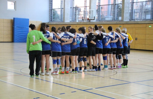 Harte Arbeit zahlt sich aus! Die dritten Frauen sichern sich als Tabellenerster den vorzeitigen Aufstieg  in die Stadtliga!
