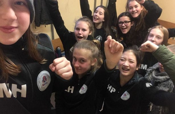 Tomaten in der Abwehr und Weintrauben im Angriff